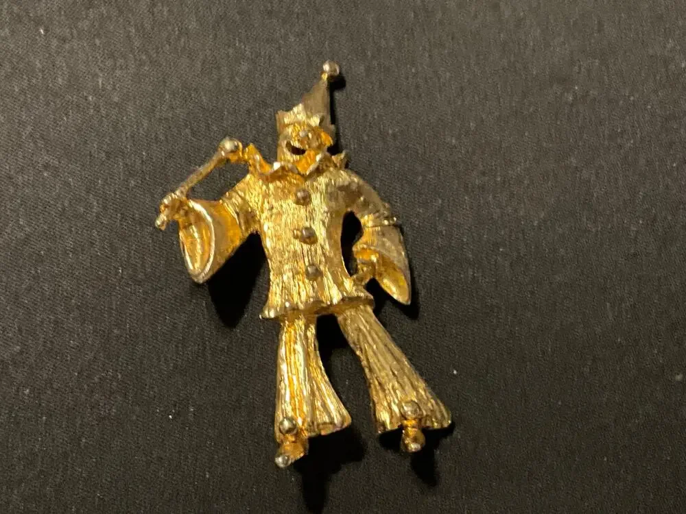Vintage Gold Tone Textured Jester Brooch